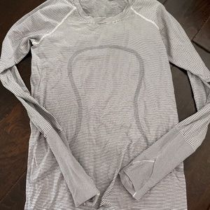 Black and white striped Lululemon Swiftly Tech 2.0 Long Sleeve Shirt (size 6)